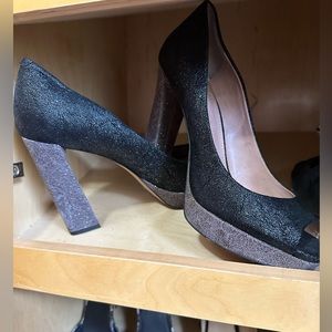 Women’s Vince Camuto black and silver shoes size 8.5